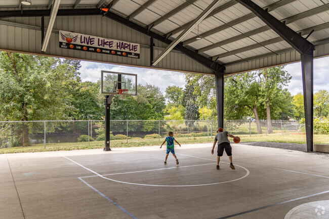Harlie's Hoopsis a covered basketball court near Northlake-Corman.