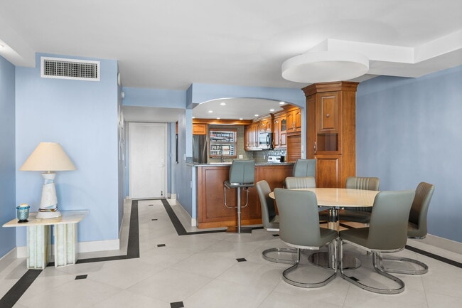 Bayshore Towers unit 904, Fort Lauderdale, FL 33304 - photo 4