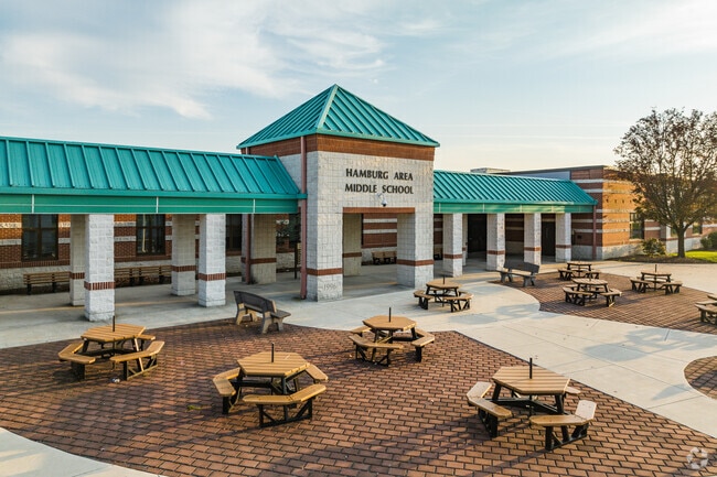 A picturesque view of Hamburg's local school, where knowledge blooms and futures take root.