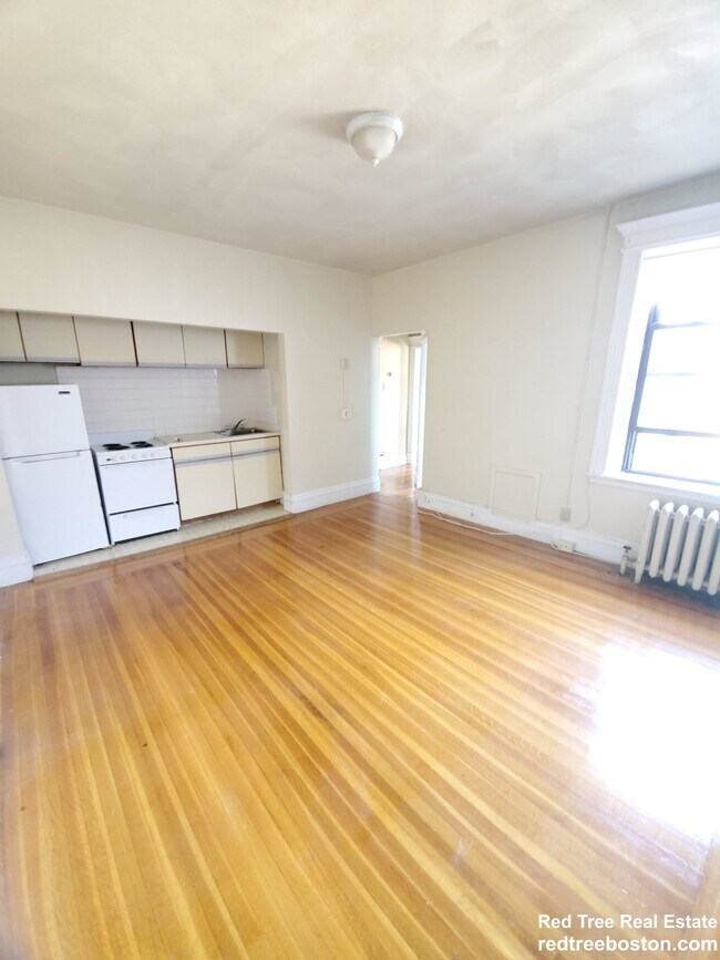 1688 Beacon St unit 20, Brookline, MA 02446 - photo 2