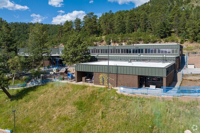 King-Murphy Elementary School is an above average public school in Evergreen.