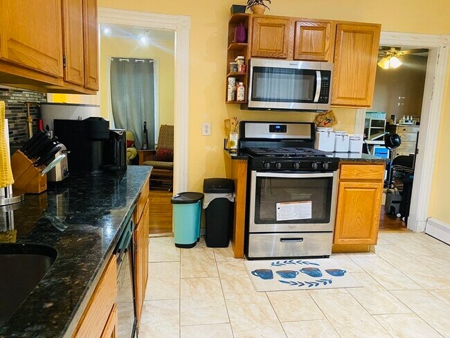 46 Middle St unit 3, Boston, MA 02127 - photo 3