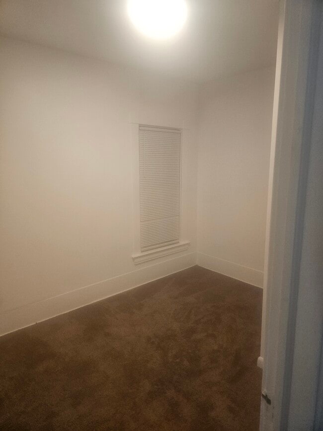 1326 Bridge St unit upper, Ashtabula, OH 44004 - photo 7