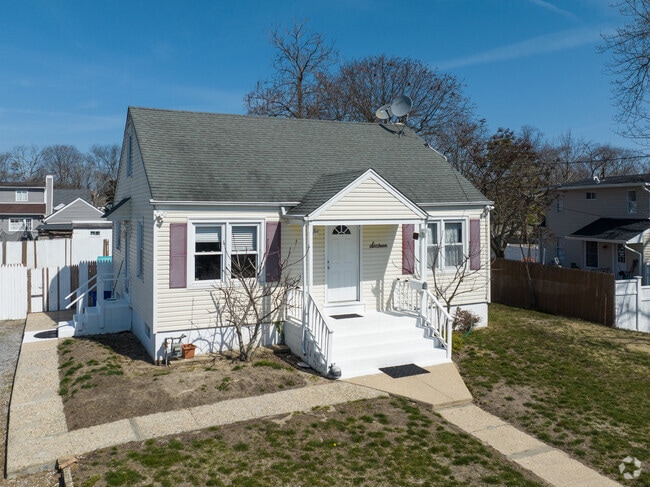 Many Central Islip homes come with full yards and driveways to suit resident's needs.