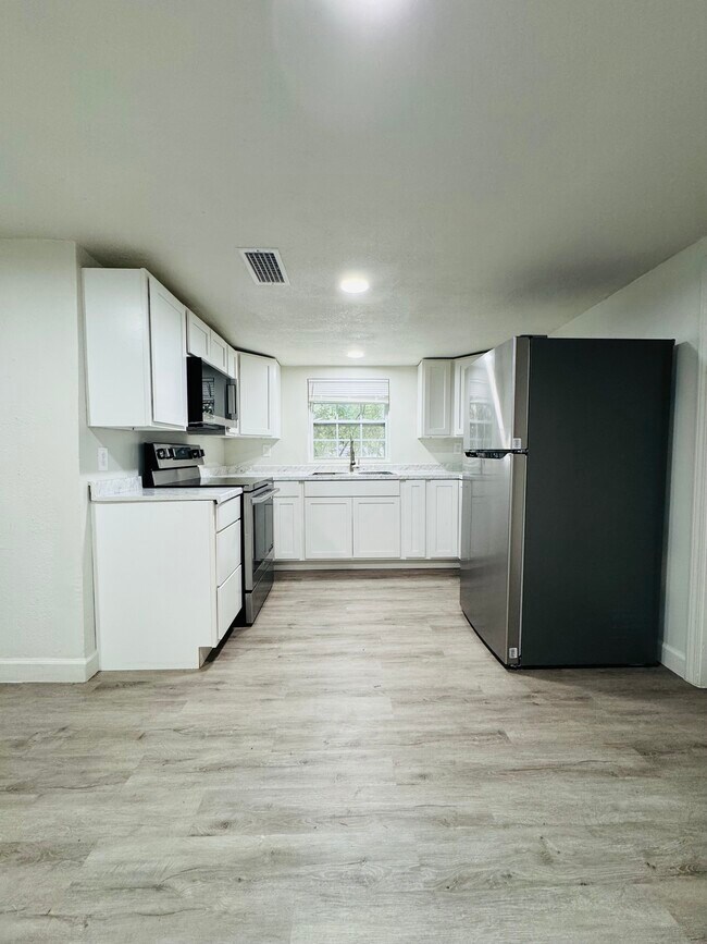 7635 Pickett St, Jacksonville, FL 32208 - photo 3