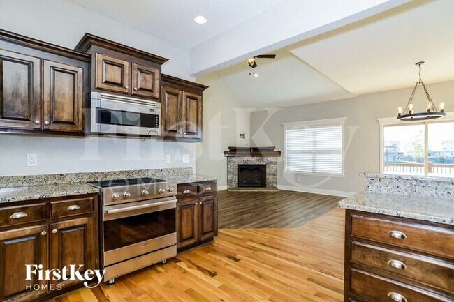 10511 Augusta Dr, Kansas City, KS 66109 - photo 7