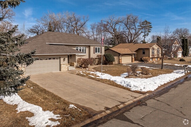 A variety of bi-level homes are available in the Roselawn neighborhood.