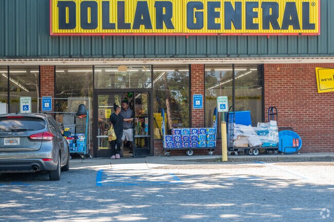 Dollar General is a convenient and affordable place to shop in Radium Springs.
