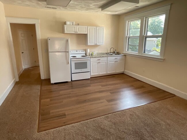 3930 Edwards Rd unit 2 Bed 1 Bath, Cincinnati, OH 45209 - photo 4