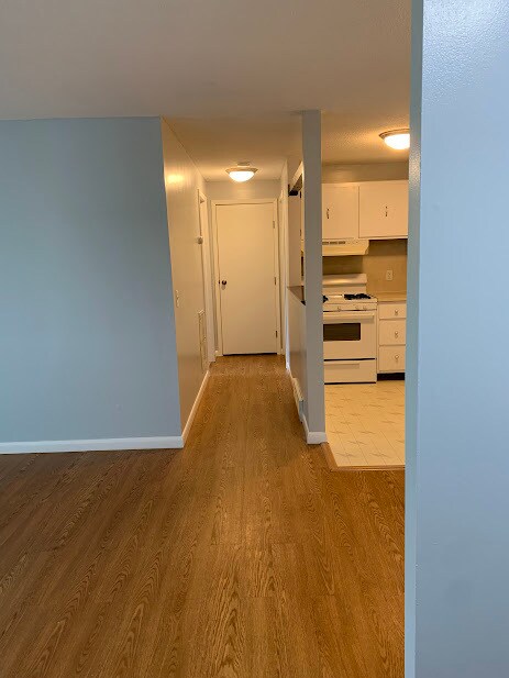 18 Surrey Dr unit 18, Newington, CT 06111 - photo 4