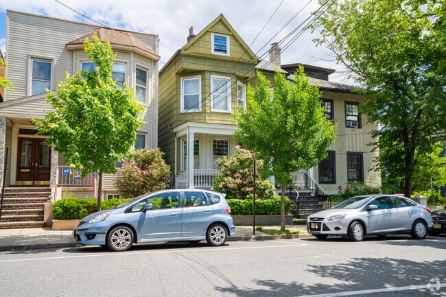 There are Victorian style houses in some blocks in Weehawken.
