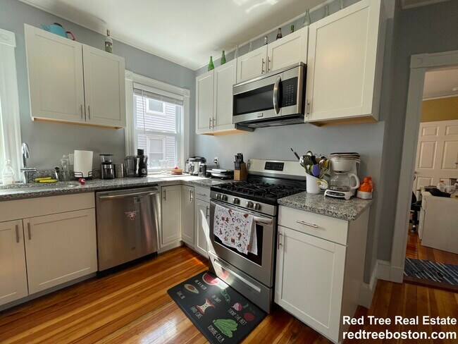124 Lowell St, Somerville, MA 02143 - photo 4