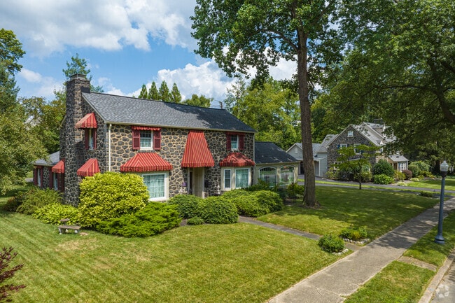Northwest Wilmington is filled with many homes that have stone features.