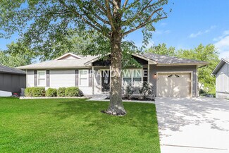 1308 Rose St, Kearney, MO 64060