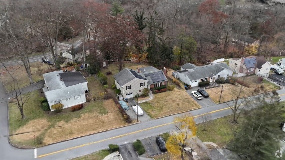 50 Kent Rd, White Plains, NY 10603 - photo 2