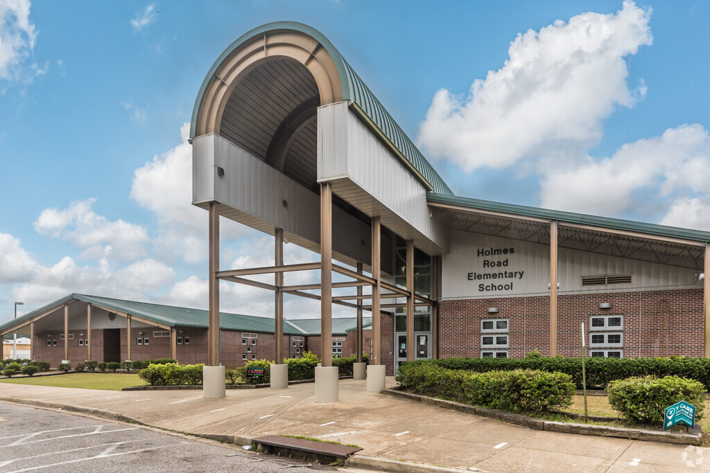 Holmes Road Elementary School is a public school serving students in Whitehaven.