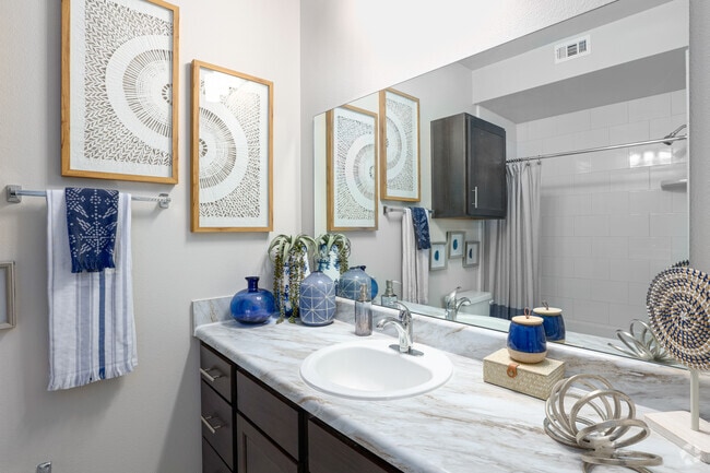 2BR, 2BA - 1,108SF - Primary Bathroom
