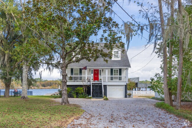 Wake up to the sounds of nature in the peaceful Venetia neighborhood.