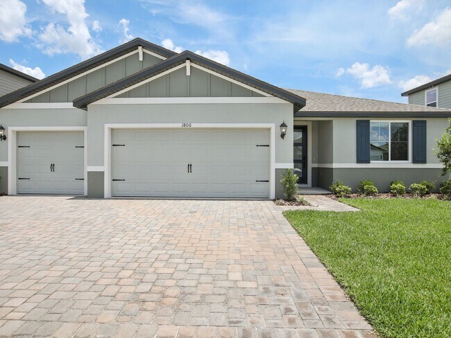 1806 Draughton Dr, Zephyrhills, FL 33541 - photo 2