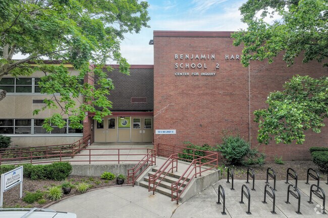 Center for Inquiry School 2 in Market East boasts a B minus rating on Nice.