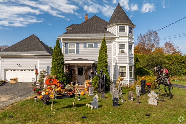 Victorian-style home in East Barre blends historic charm with modern amenities, showcasing Vermont’s architectural diversity and festive spirit.