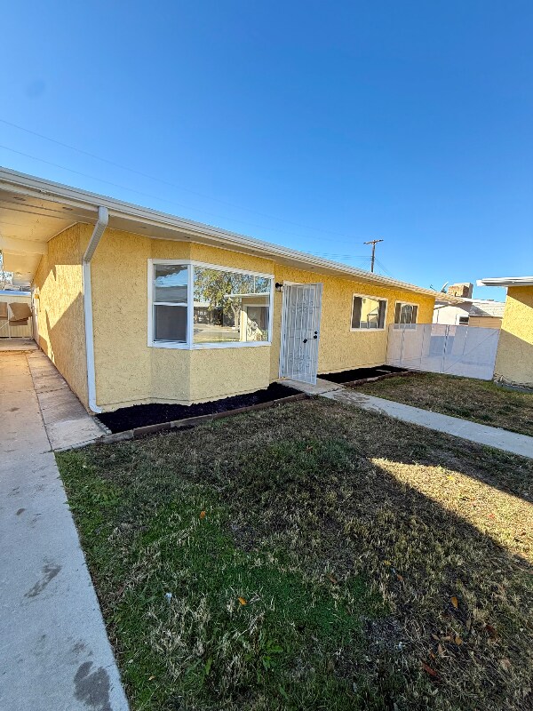 1120 Ave H-6 unit A, Lancaster, CA 93536 - photo 3