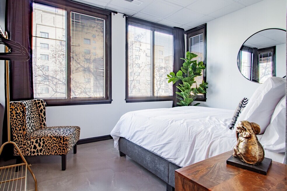 1020 16th St NW unit ID1037709P, Washington, DC 20036 - photo 1