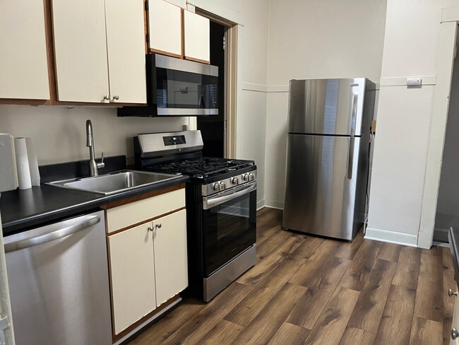 149 E Gilman St unit 2, Madison, WI 53703 - photo 6