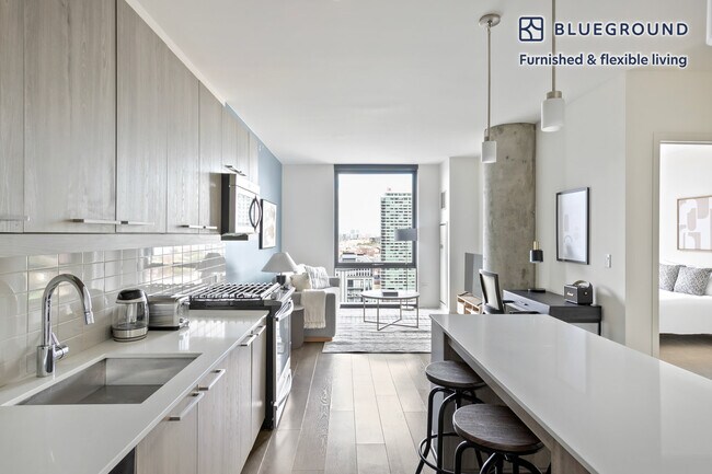 730 W Couch Place unit FL21-ID780, Chicago, IL 60661 - photo 6