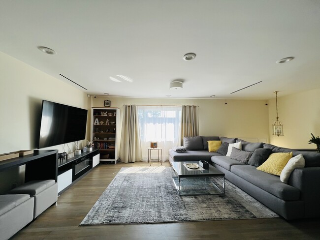 66 Smith St unit House, Glen Cove, NY 11542 - photo 3