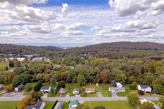 Highfield-Cascade is a neighborhood sitting 1,394 feet above sea level.