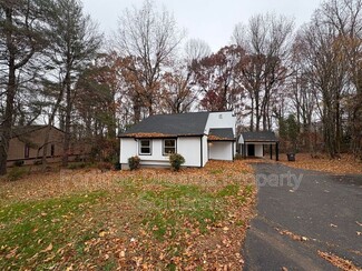 5265 Country Club Rd, Winston-Salem, NC 27104