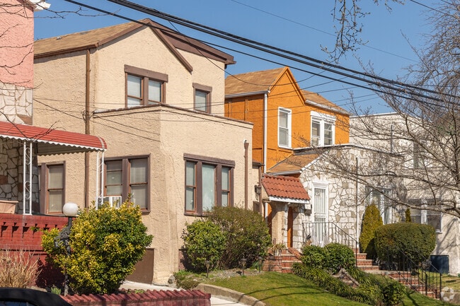 Many young professionals live in Laurelton.