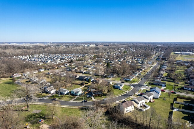 Housing between Bar Harbor Rd & Delavan Dr. offer several different housing styles.
