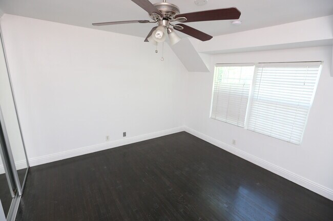 5808 Edgemar Ave unit Large 2 bed, Los Angeles, CA 90043 - photo 5