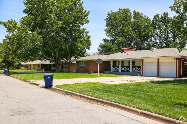 There are mainly brick-façade ranch-style homes with classic midcentury details in Indian Hills.