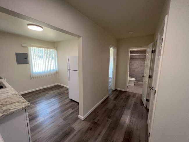 942 N Van Ness Ave, Fresno, CA 93728 - photo 4