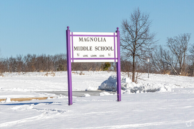Magnolia Middle School has a student-teacher ratio of 12-1.