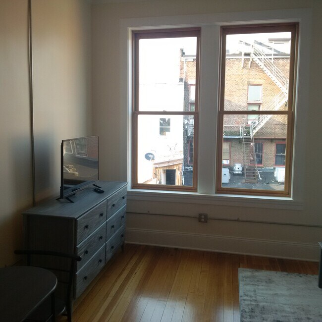 38 Green St unit 301, New London, CT 06320 - photo 5