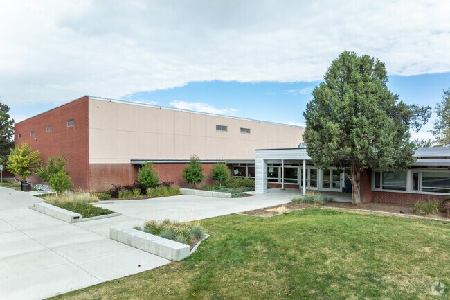 Bozeman High School has an average student to teacher ratio of 16 to 1 and serves students in Flanders Mill.