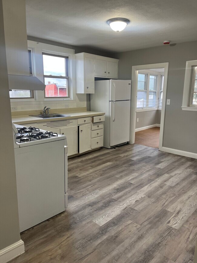 10 Wakefield Ave unit 3R, Wakefield, MA 01880 - photo 7