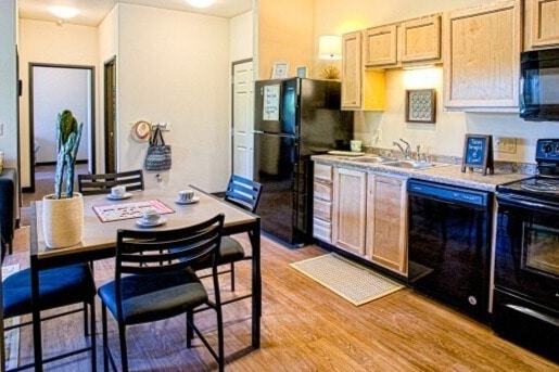 Vue Campus Student Apartments, Fond Du Lac, WI 54935 - photo 2