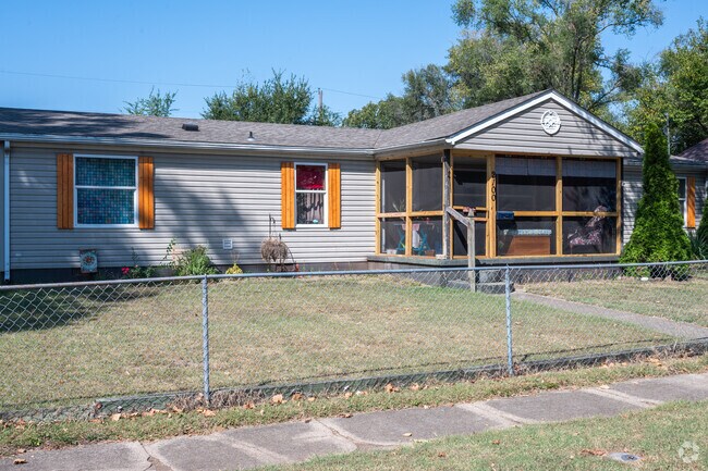 Ranch-style homes can be found throughout the Deming School neighborhood.