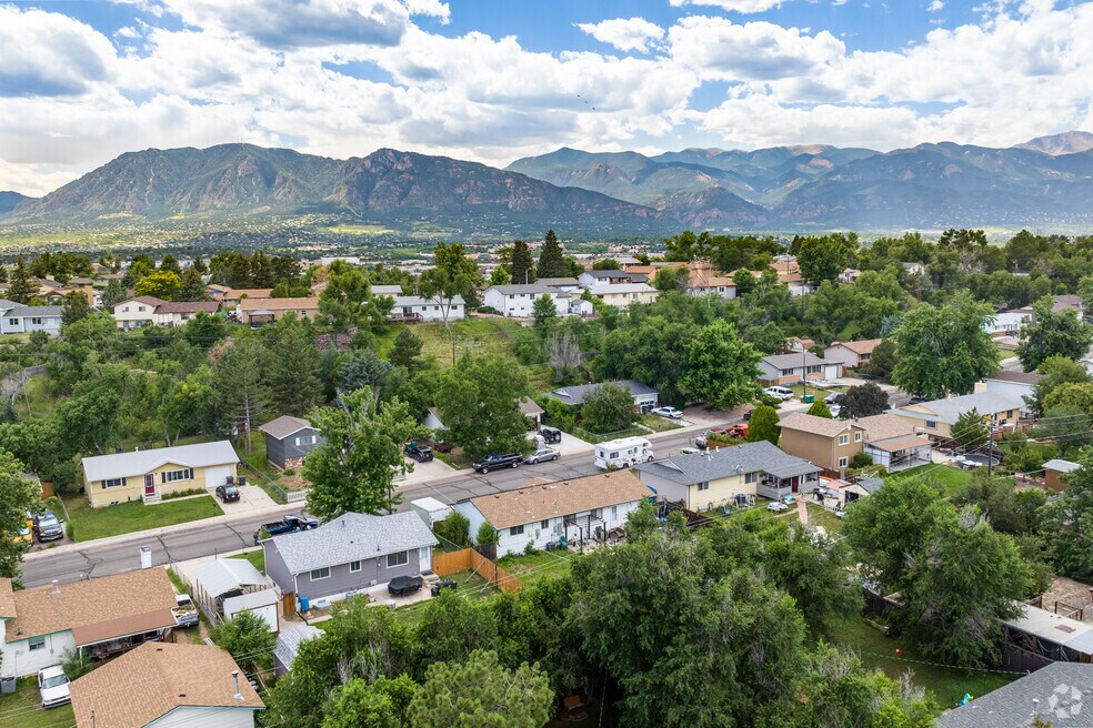 Neighborhood_Pikes_Peak_Park_V2_092923