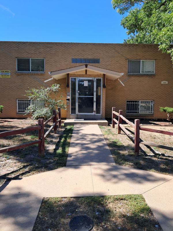 1931 Clinton St, Aurora, CO 80010