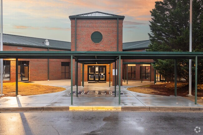 Haralson County Middle School has a student-teacher ratio of 14 to 1.