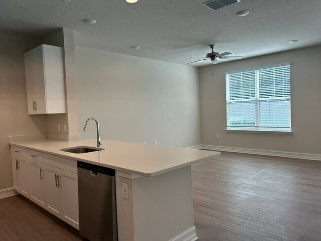 Lake Tavares Townhomes, Tavares, FL 32778 - photo 7