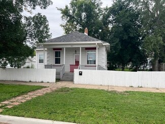 807 1st St SW, Mandan, ND 58554