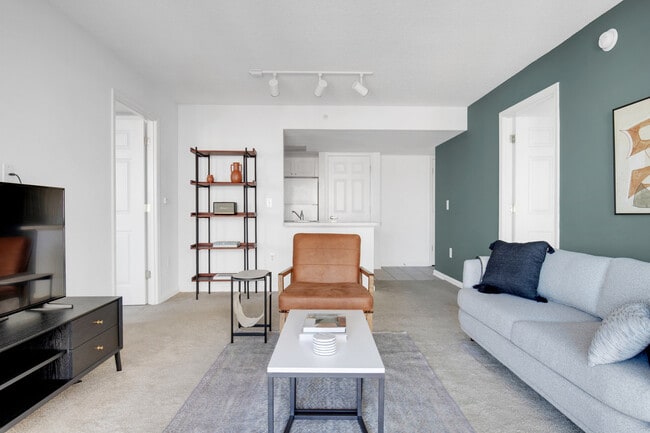 450 Massachusetts Ave NW unit FL8-ID1233, Washington, DC 20001 - photo 3