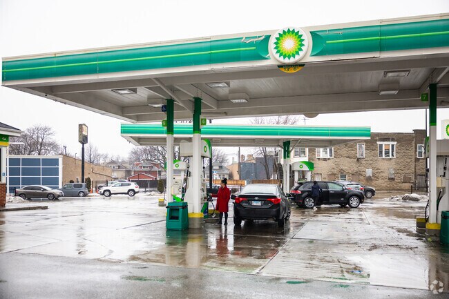 Cars are a popular mode of transportation in Galewood.